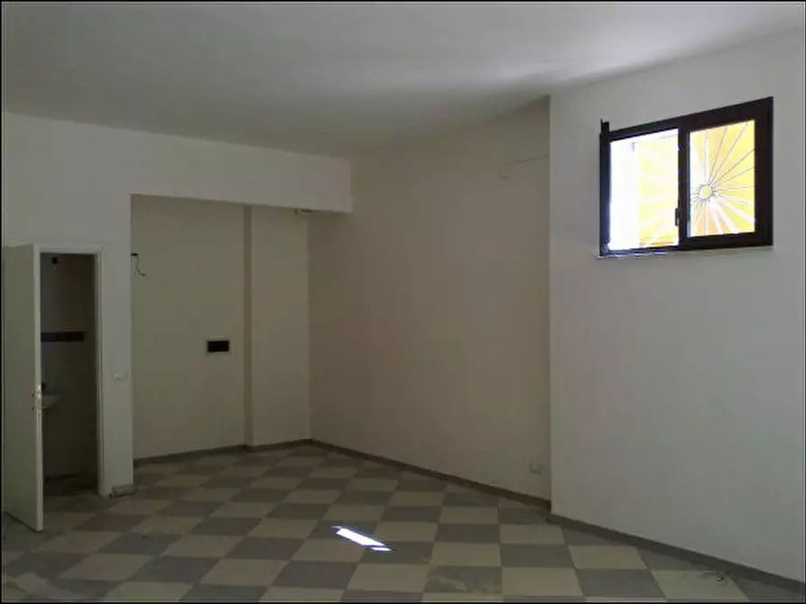 Immagine 3 di Locale commerciale in affitto  a Pisa