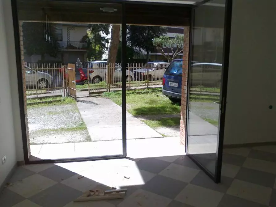 Immagine 2 di Locale commerciale in affitto  a Pisa