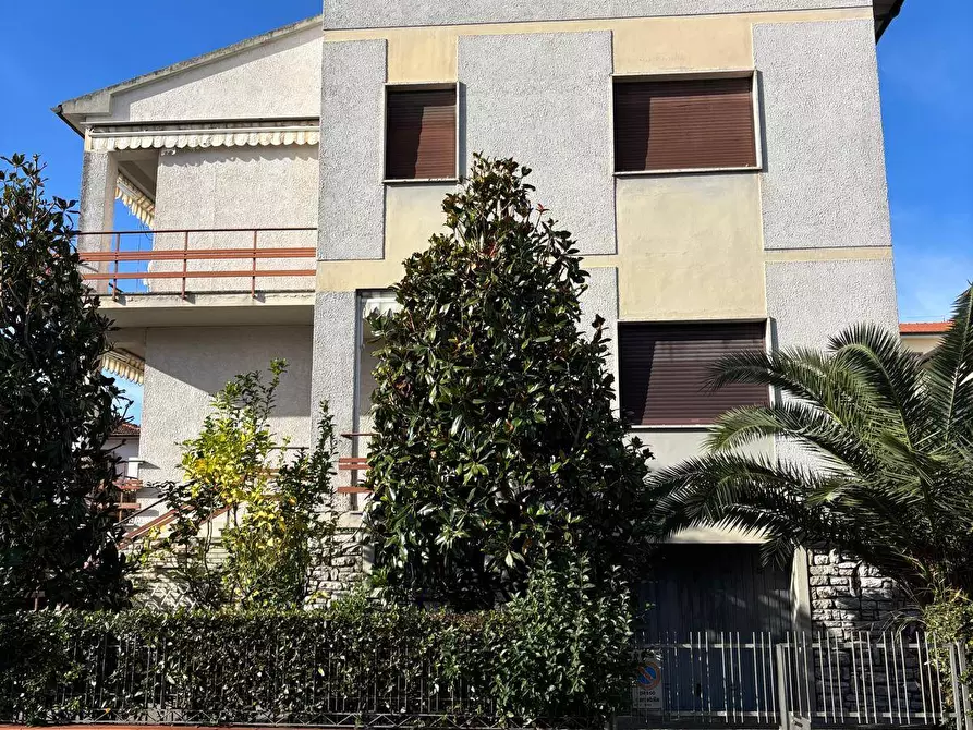 Immagine 1 di Villa in vendita  a Pisa