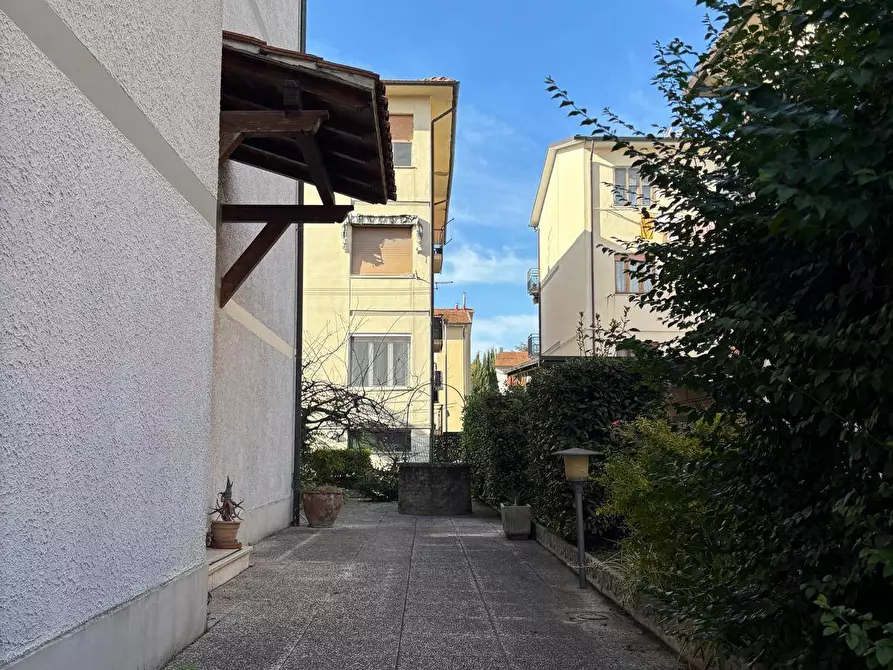 Immagine 8 di Villa in vendita  a Pisa