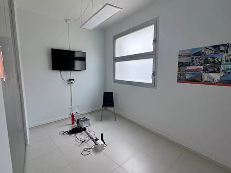 Immagine 2 di Ufficio in vendita  a Pisa