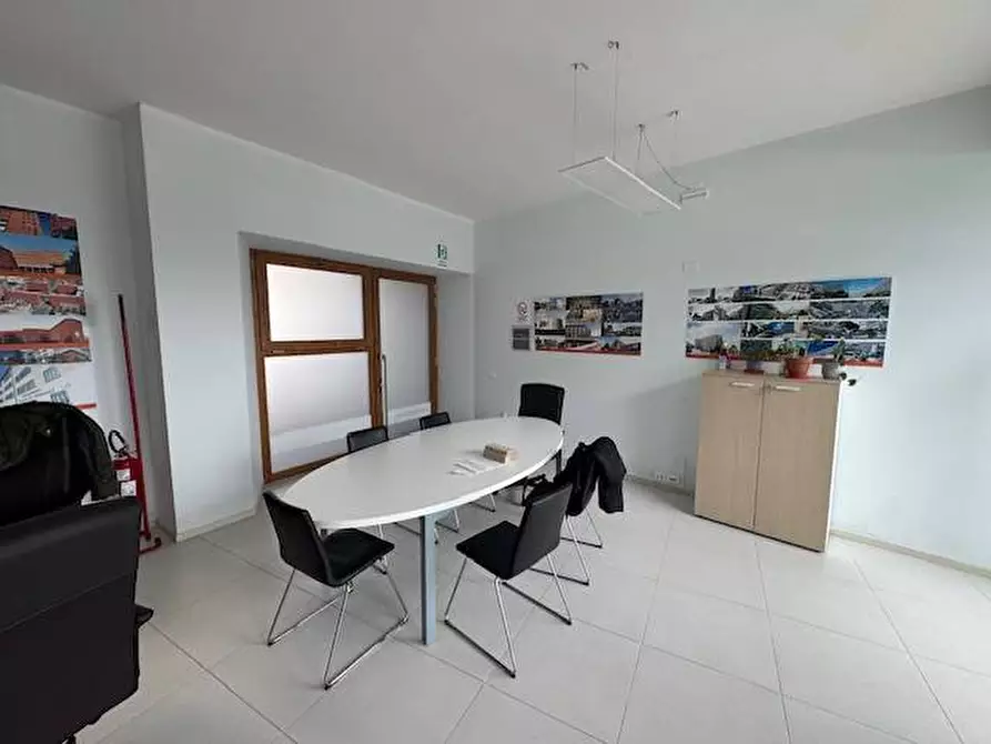 Immagine 3 di Ufficio in vendita  a Pisa