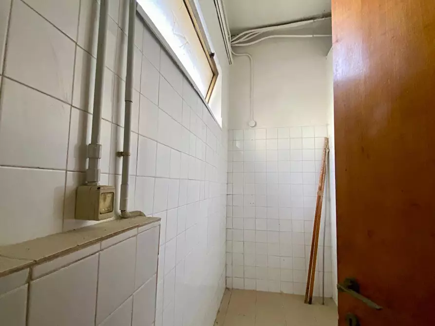 Immagine 3 di Locale commerciale in vendita  a Vecchiano