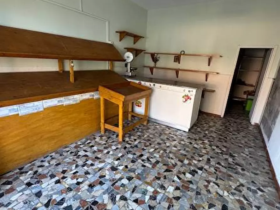 Immagine 1 di Attività commerciale in affitto  a Pisa