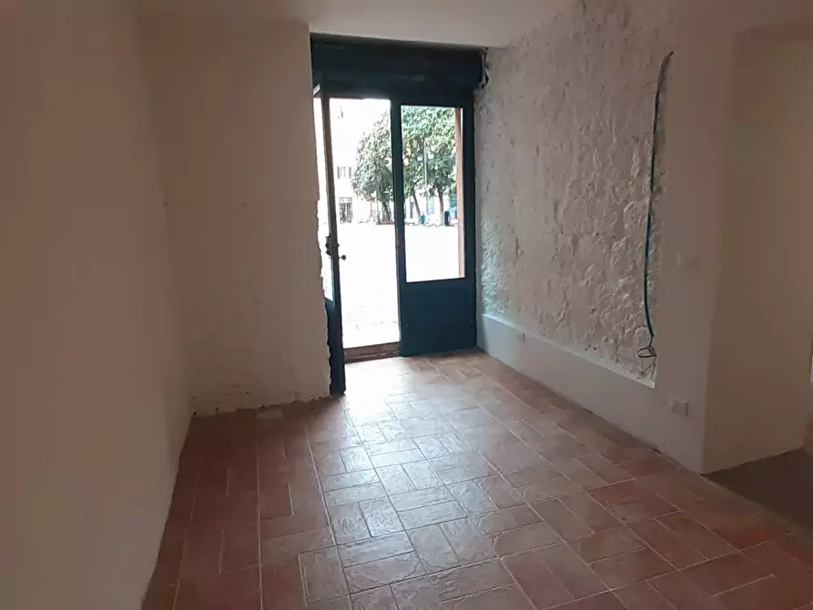 Immagine 13 di Locale commerciale in affitto  a Pisa