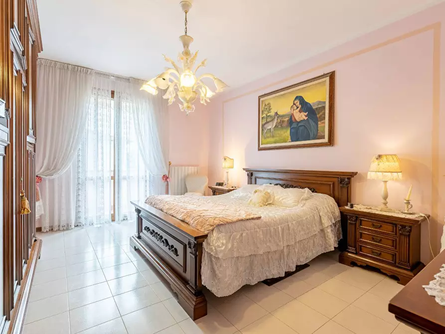 Immagine 15 di Villa in vendita  a Vecchiano