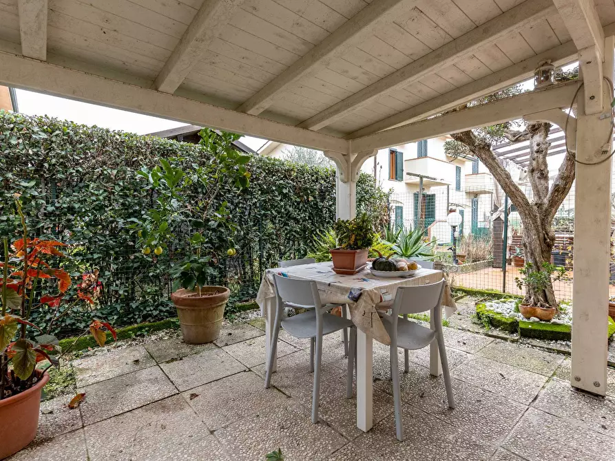 Immagine 14 di Villa in vendita  a Vecchiano