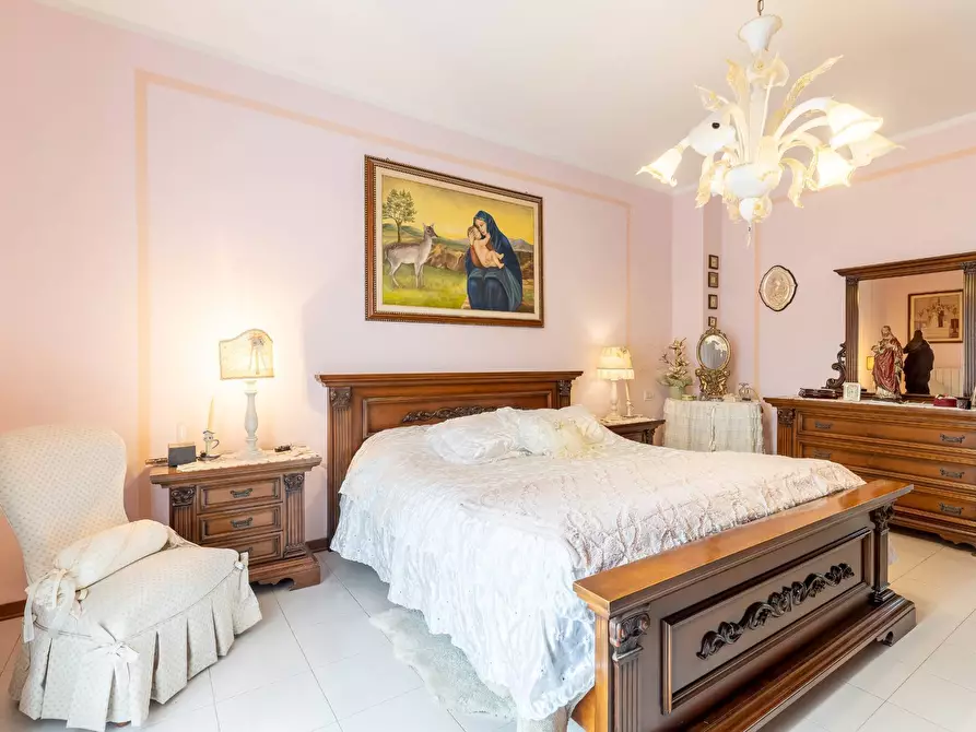 Immagine 19 di Villa in vendita  a Vecchiano