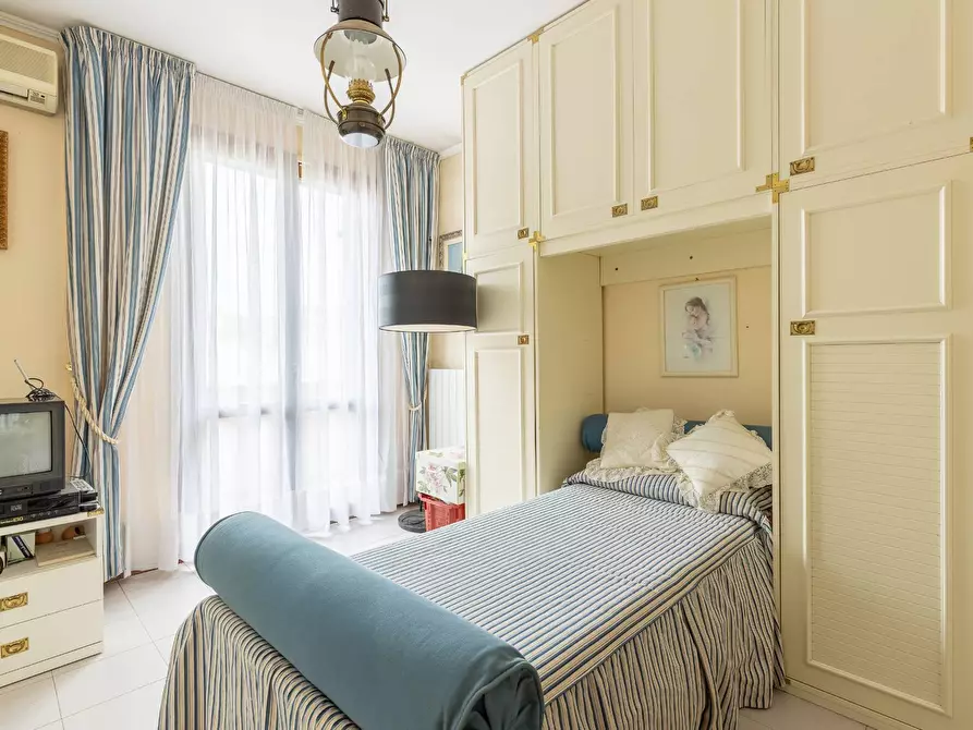 Immagine 22 di Villa in vendita  a Vecchiano