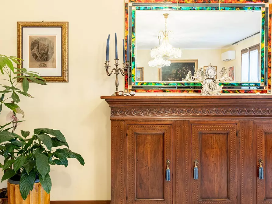 Immagine 6 di Villa in vendita  a Vecchiano