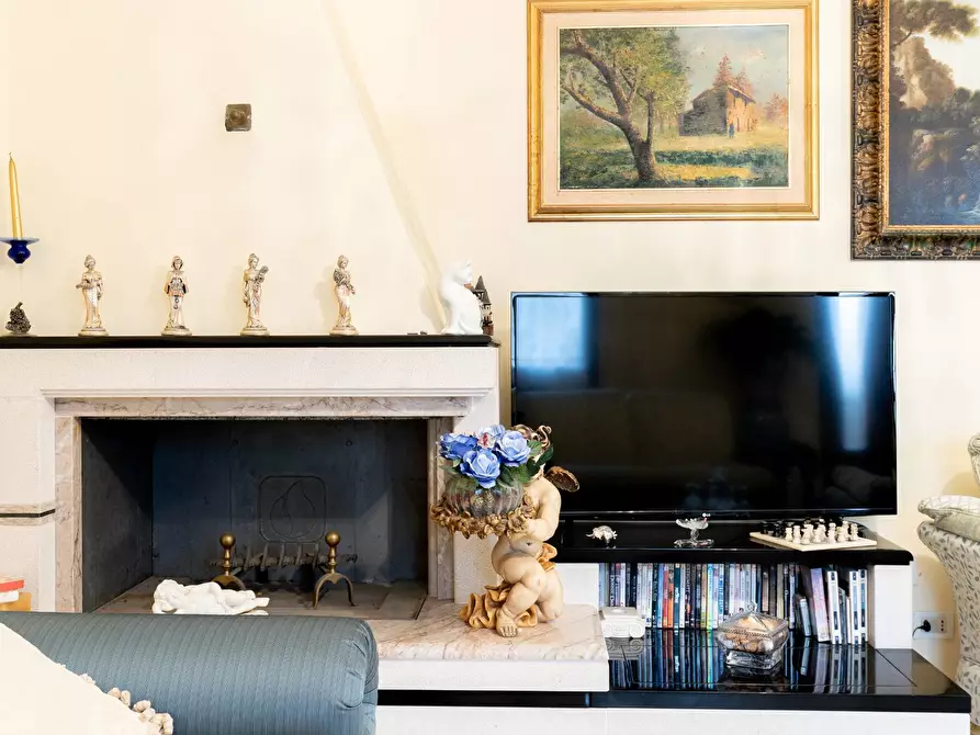 Immagine 4 di Villa in vendita  a Vecchiano