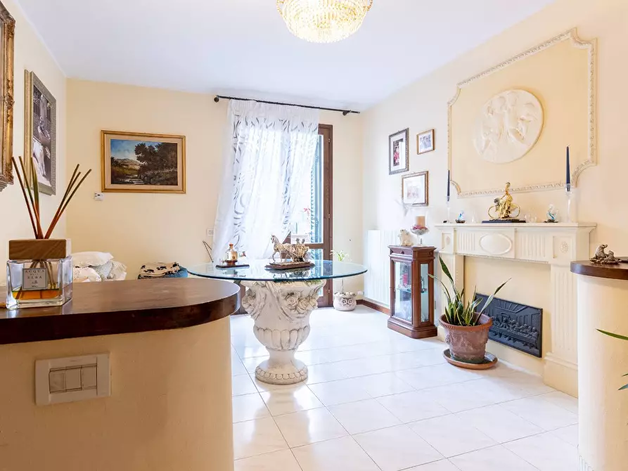 Immagine 12 di Villa in vendita  a Vecchiano