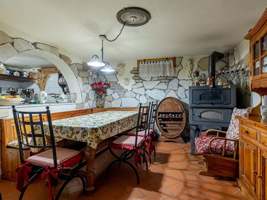 Immagine 29 di Villa in vendita  a Vecchiano