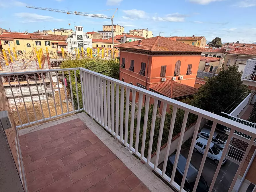 Immagine 2 di Appartamento in vendita  a Pisa
