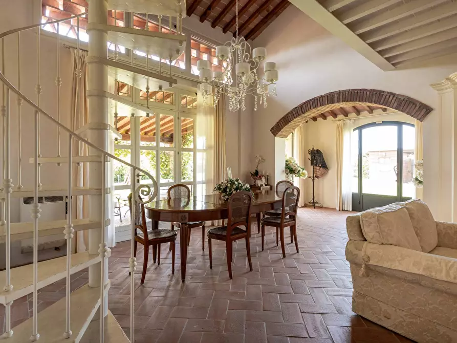 Immagine 5 di Villa in vendita  a Cascina