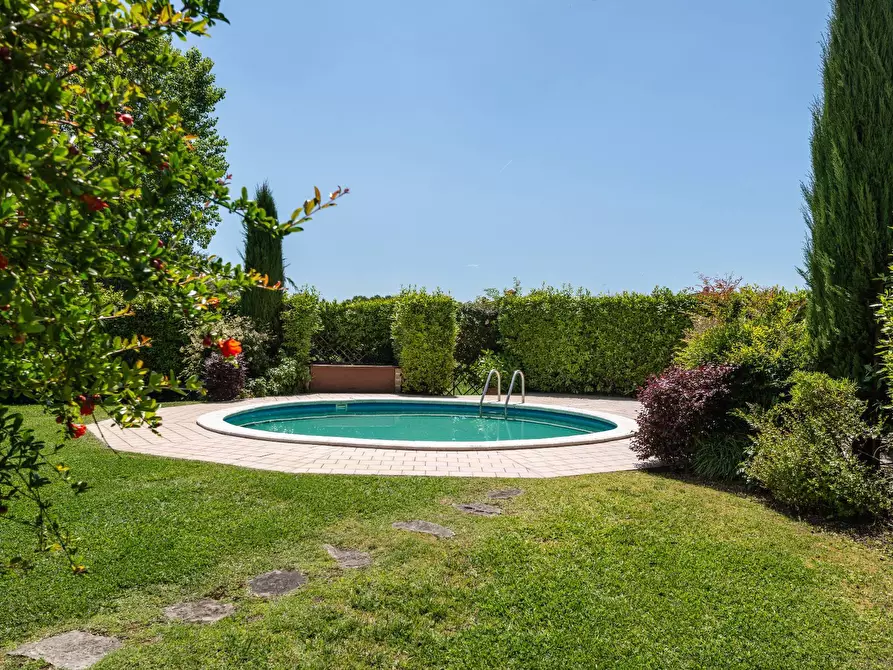 Immagine 41 di Villa in vendita  a Cascina