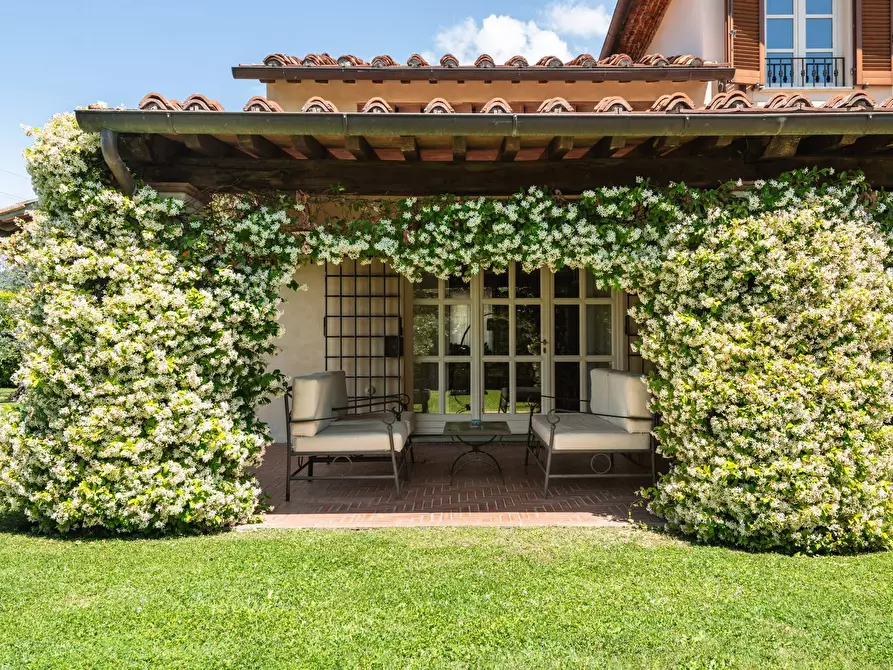 Immagine 42 di Villa in vendita  a Cascina