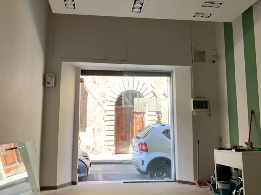 Immagine 18 di Locale commerciale in affitto  a Pisa