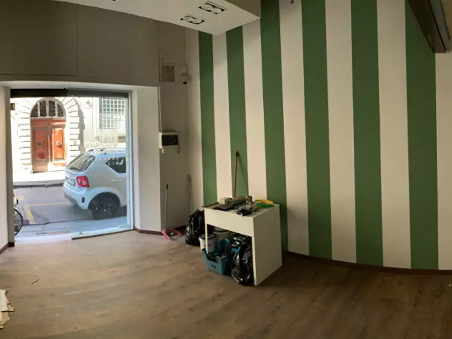 Immagine 1 di Locale commerciale in affitto  a Pisa