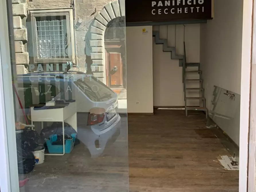 Immagine 23 di Locale commerciale in affitto  a Pisa