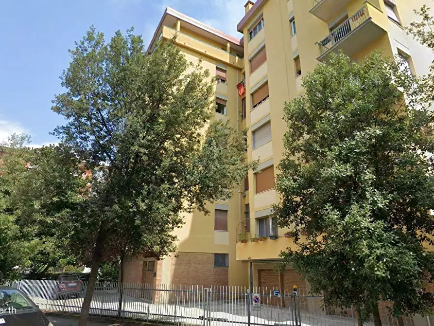 locale commerciale in vendita a Pisa in zona Landi