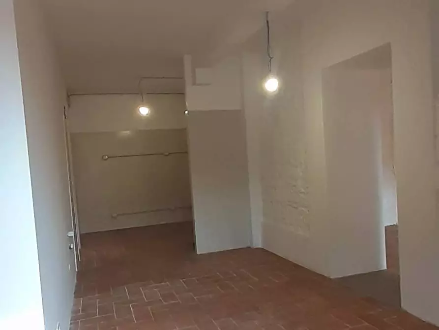 Immagine 3 di Locale commerciale in affitto  a Pisa