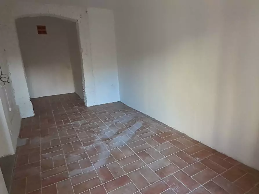 Immagine 10 di Locale commerciale in vendita  a Pisa