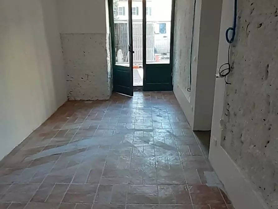 Immagine 18 di Locale commerciale in vendita  a Pisa