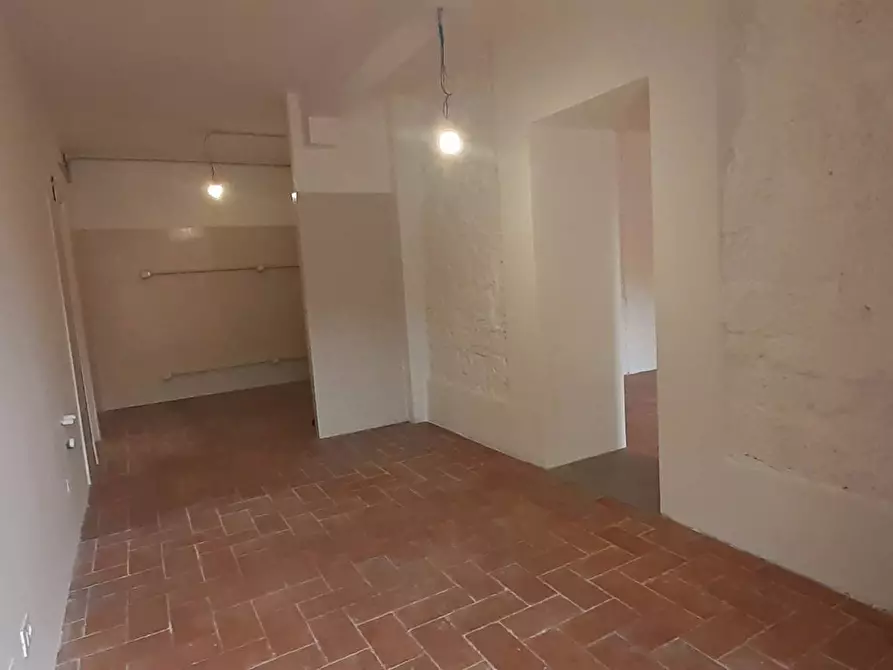 Immagine 3 di Locale commerciale in vendita  a Pisa