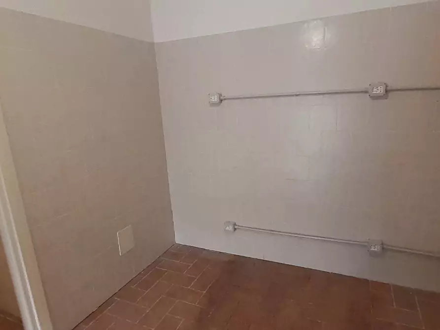 Immagine 20 di Locale commerciale in vendita  a Pisa