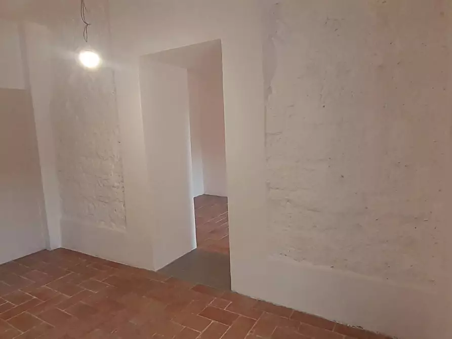 Immagine 7 di Locale commerciale in vendita  a Pisa