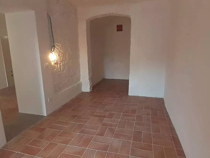 Immagine 11 di Locale commerciale in vendita  a Pisa