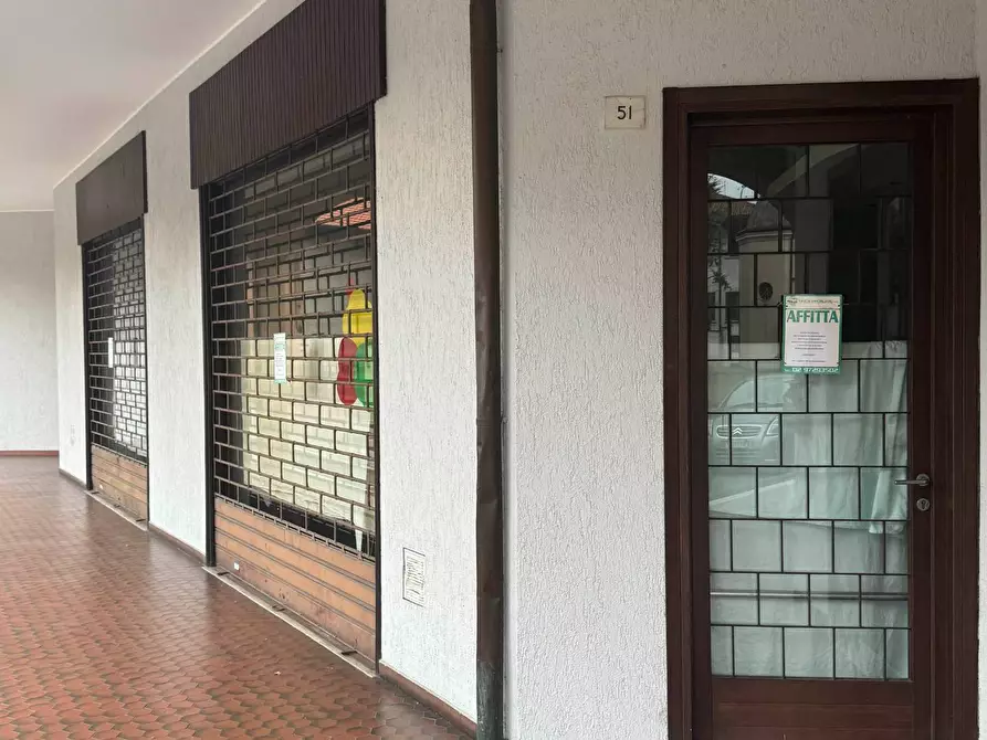 Immagine 1 di Negozio in affitto  in VIA GELTRUDE BEOLCHI 51 a Cuggiono