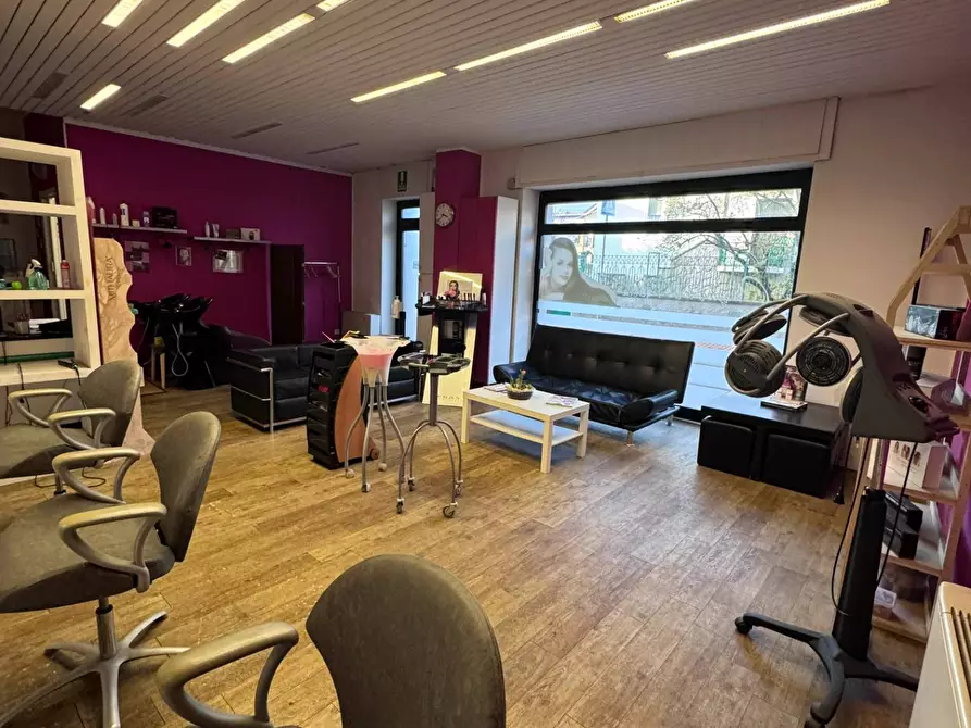 Immagine 1 di Negozio in vendita  in Via Mazzini 33 a Sedriano