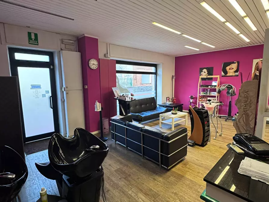 Immagine 5 di Negozio in vendita  in Via Mazzini 33 a Sedriano