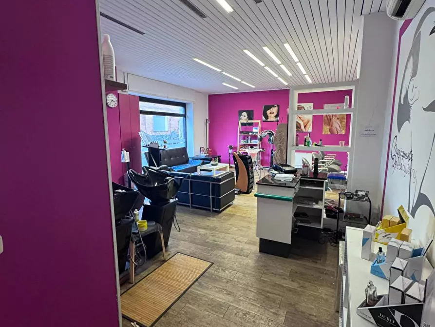 Immagine 7 di Negozio in vendita  in Via Mazzini 33 a Sedriano