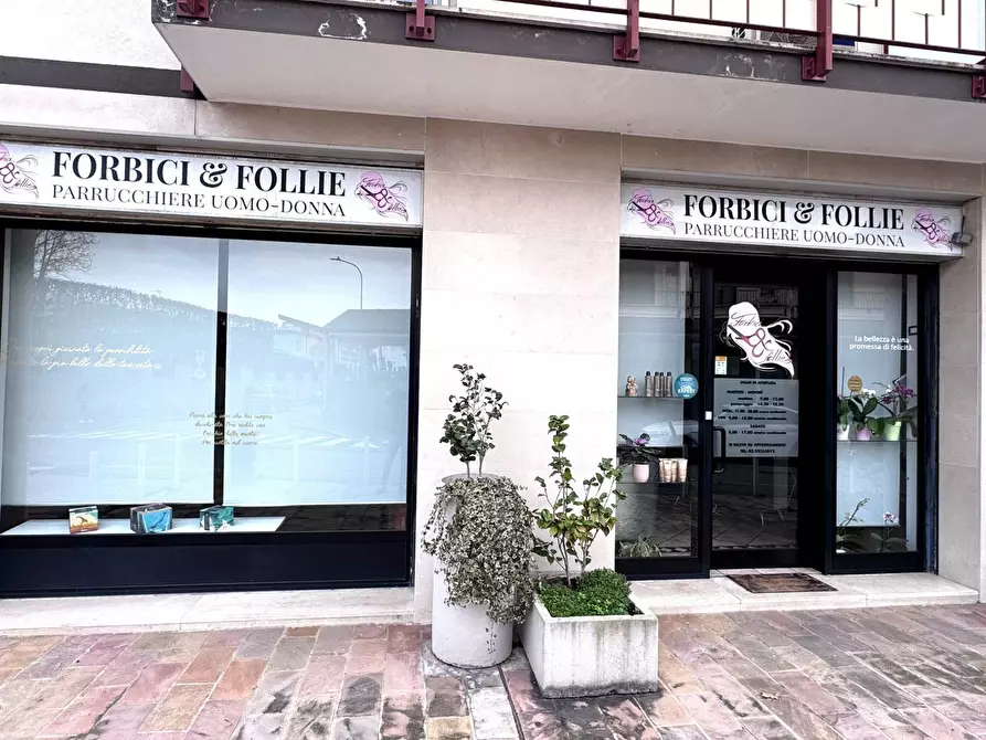 Immagine 1 di Negozio in affitto  in Via Roma 21 a Lainate