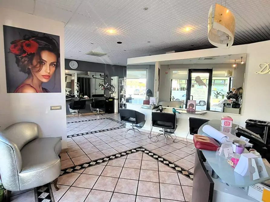 Immagine 10 di Negozio in affitto  in Via Roma 21 a Lainate