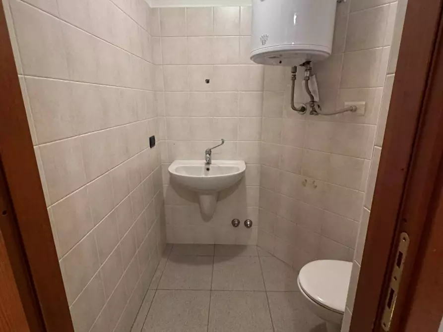 Immagine 27 di Negozio in affitto  in VIA GELTRUDE BEOLCHI 51 a Cuggiono