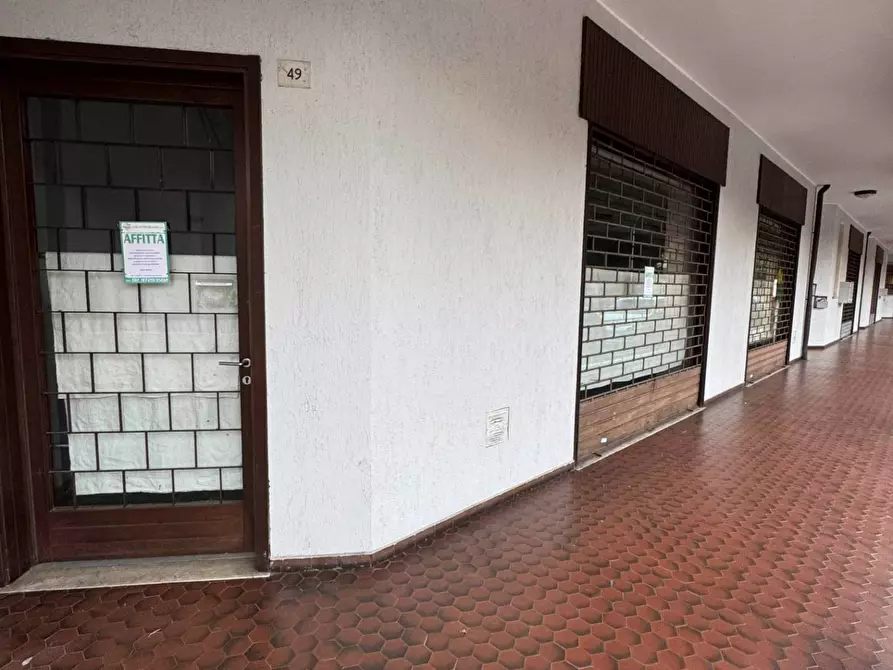 Immagine 11 di Negozio in vendita  in VIA GELTRUDE BEOLCHI 51 a Cuggiono