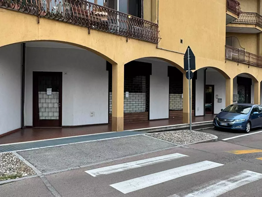 Immagine 13 di Negozio in vendita  in VIA GELTRUDE BEOLCHI 51 a Cuggiono