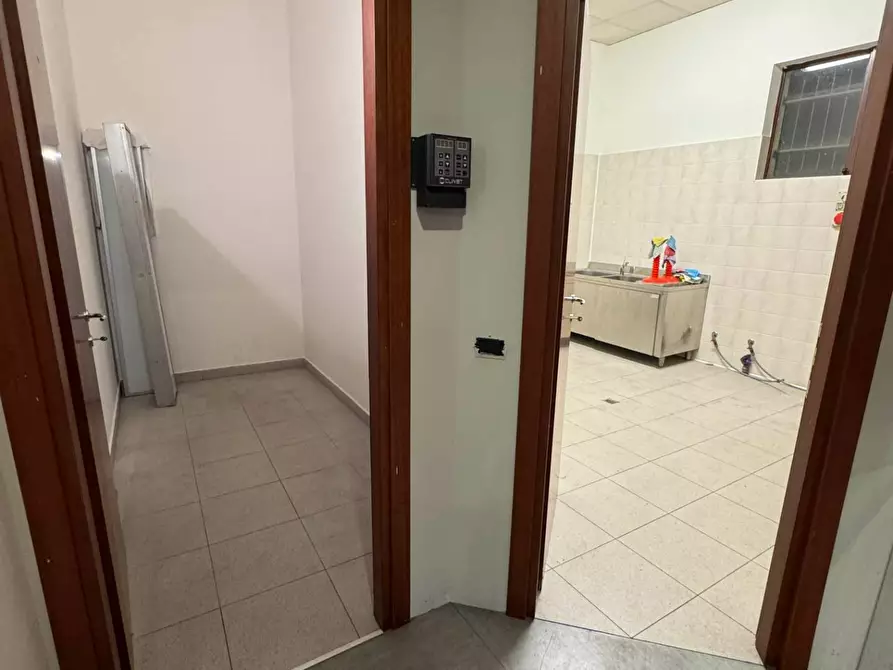 Immagine 21 di Negozio in vendita  in VIA GELTRUDE BEOLCHI 51 a Cuggiono