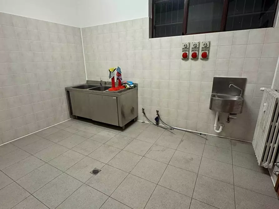 Immagine 39 di Negozio in vendita  in VIA GELTRUDE BEOLCHI 51 a Cuggiono