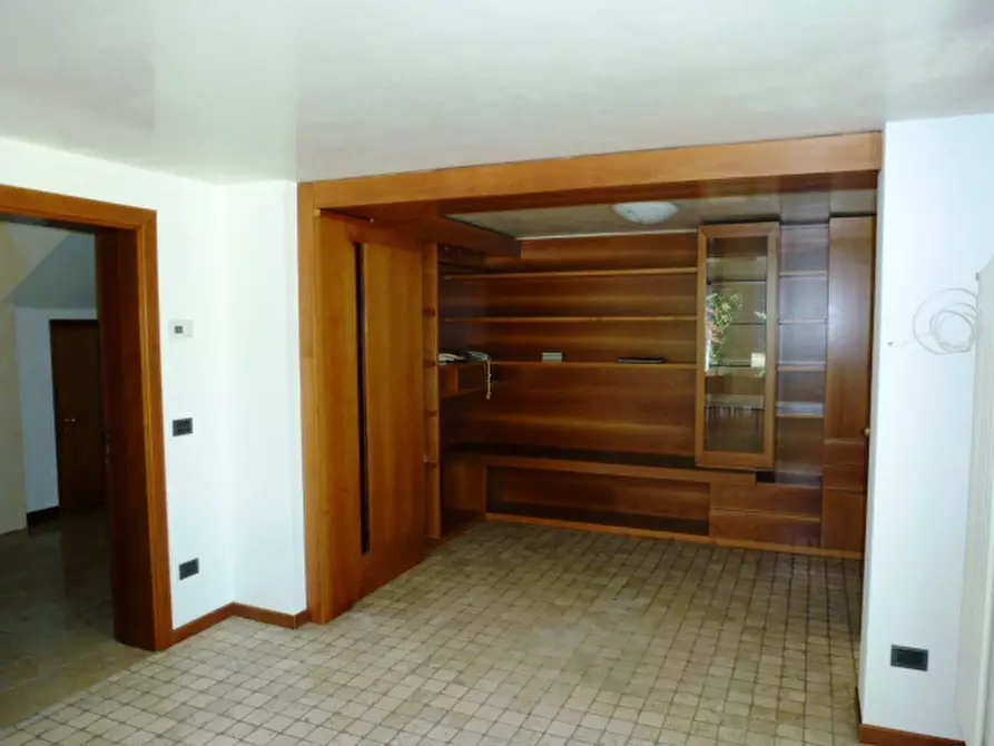 Immagine 12 di Villa in affitto  in via postumia a Treviso