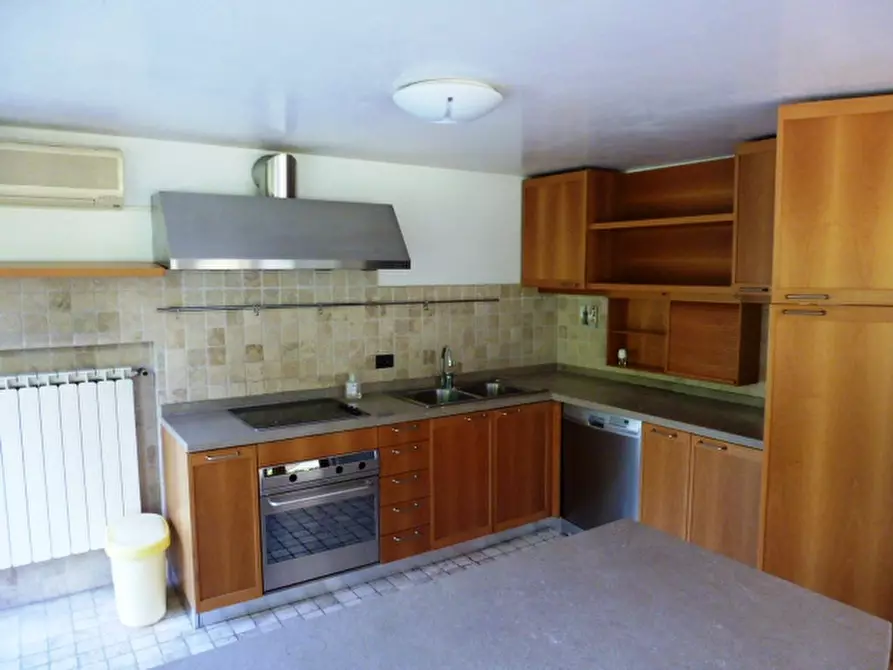 Immagine 13 di Villa in affitto  in via postumia a Treviso