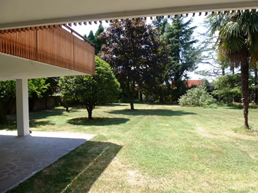 Immagine 14 di Villa in affitto  in via postumia a Treviso