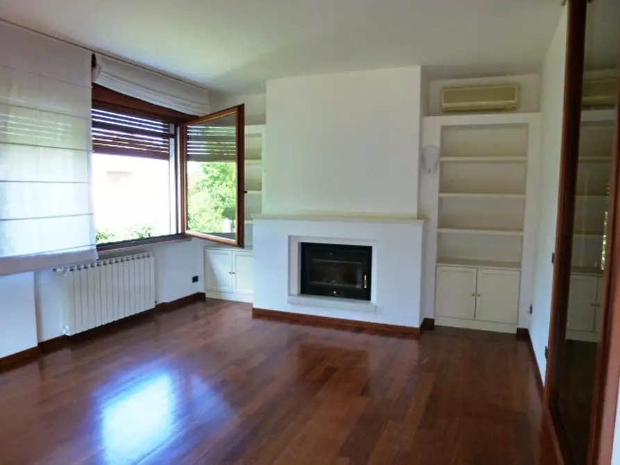 Immagine 10 di Villa in affitto  in via postumia a Treviso