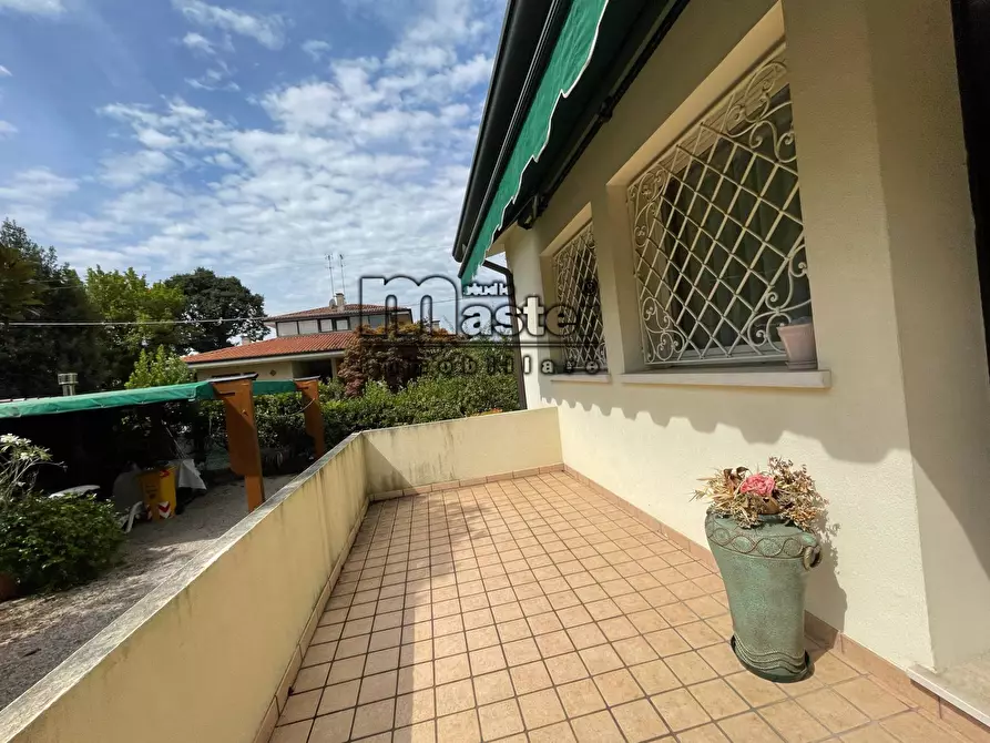 Immagine 1 di Villa in vendita  in VIA BARACCA a Treviso