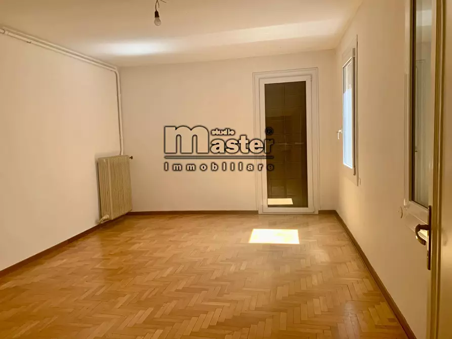 Immagine 4 di Ufficio in affitto  in CALMAGGIORE a Treviso