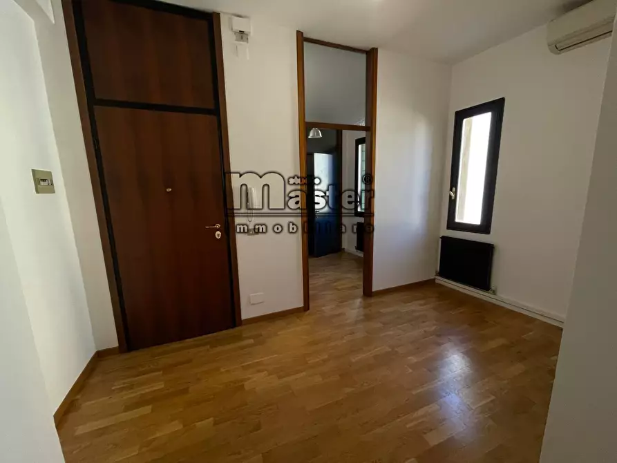 Immagine 12 di Ufficio in affitto  in corso del popolo 44 a Treviso